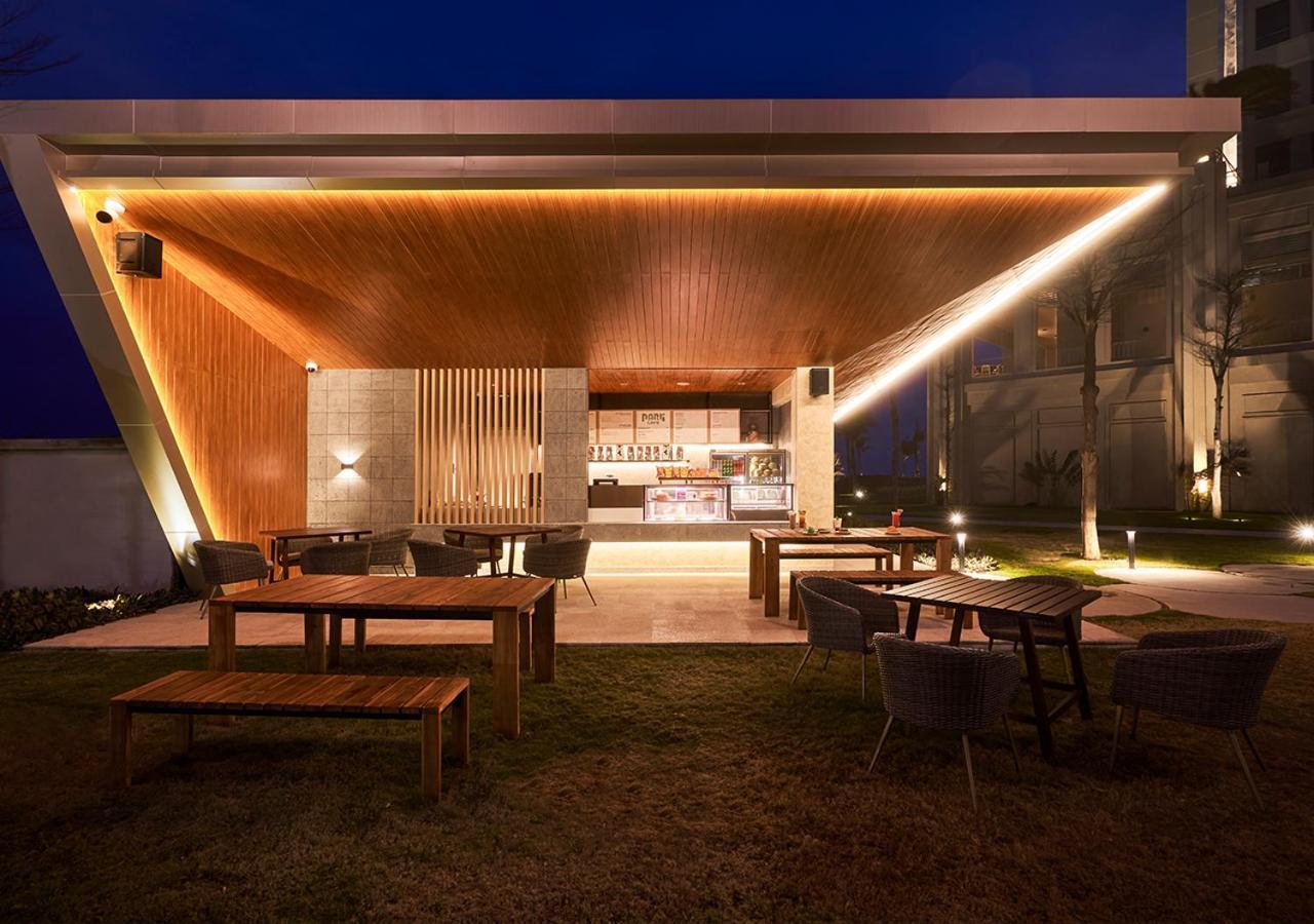 Holiday Inn Resort Ho Tram Beach By Ihg Exterior photo
